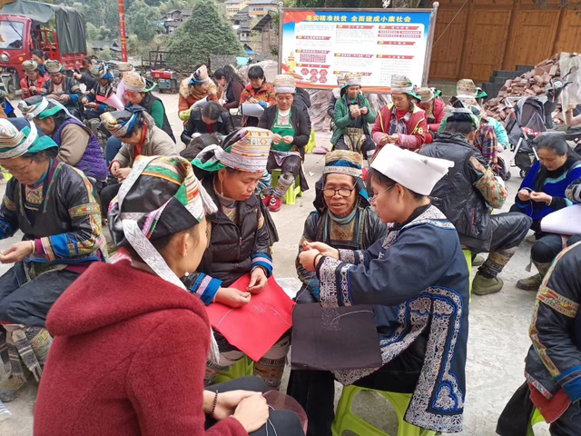 Horsetail embroidery training sessions for local women